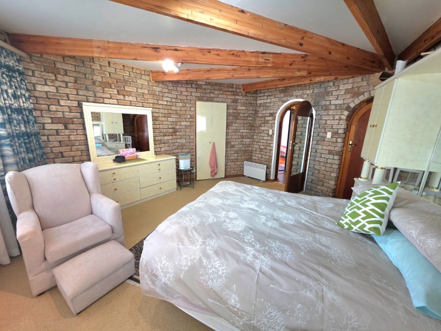 5 Bedroom Property for Sale in La Provance Free State